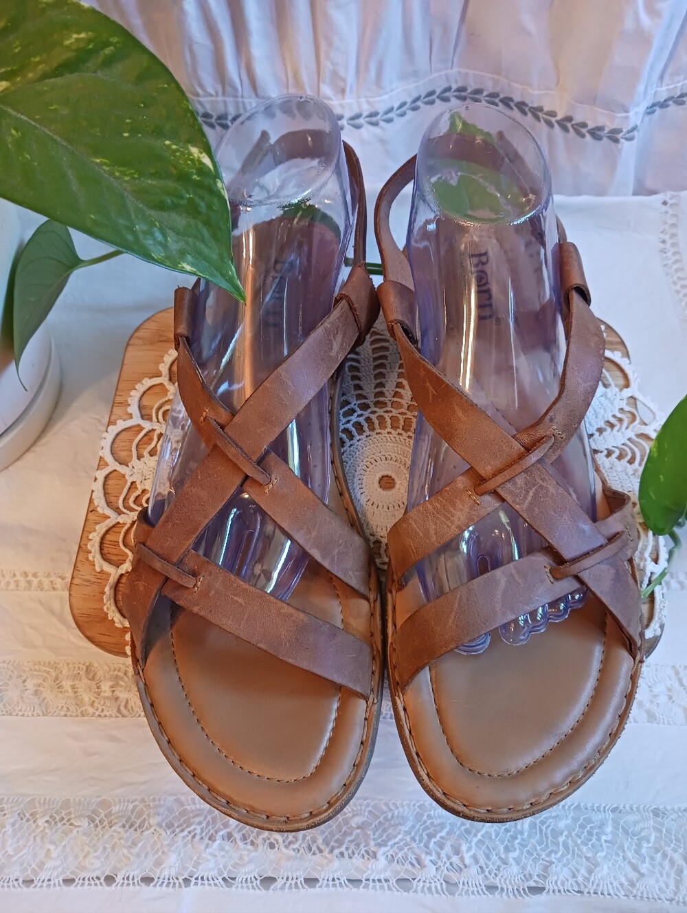 Born Leather Sandals Womens 11/43 Medium Width Nice Neutral Simple Summertime